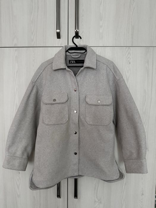 Яке Zara в бежов цвят