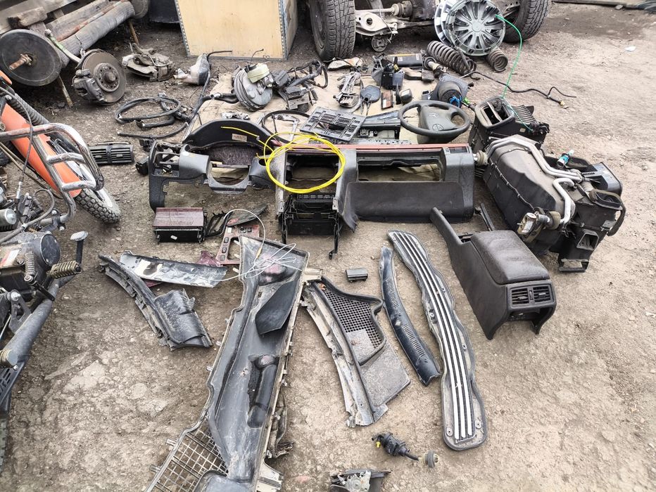 Запчасти на Мерседес 210