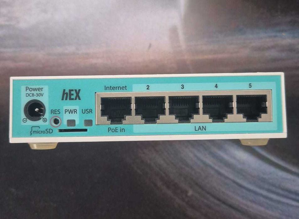 Router MikroTik RB750Gr3 hEX
