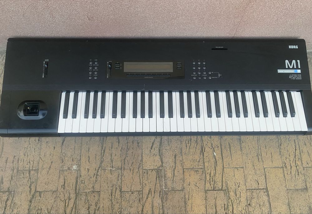 Synth M1 . Synth M1.