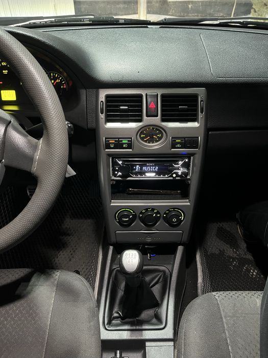 Продам приору  1