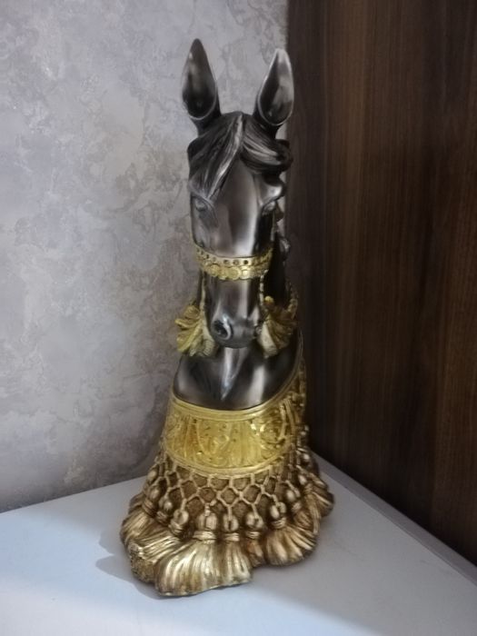 Гипсовая статуэтка лошади 2.7 кг