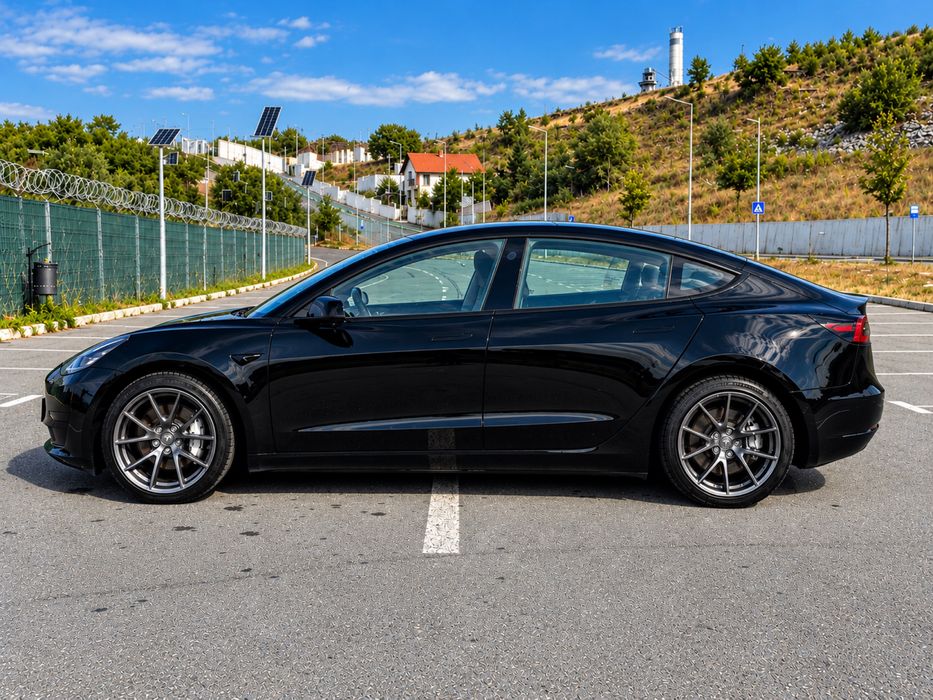 Tesla Model 3 RWD Pompa de caldura Garantie Tesla valabila Baterie LFP RAR efectuat FSD (Full Self Driving)