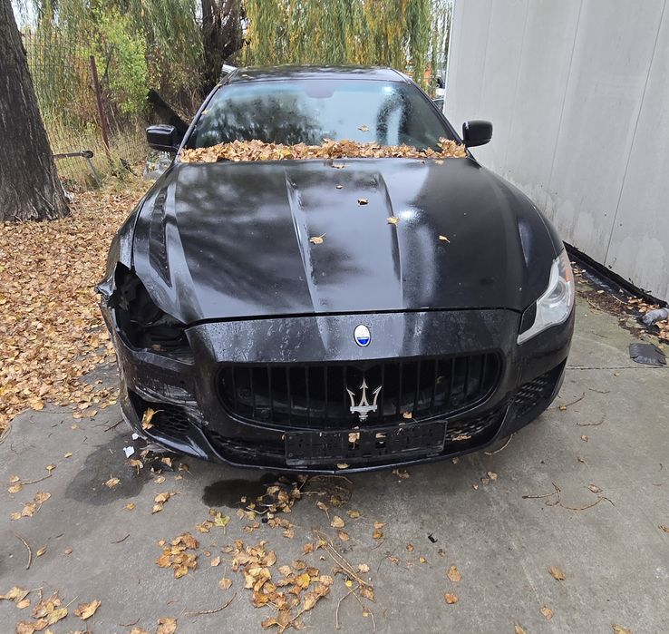 Vand Maserati quattroporte S ușor avariat