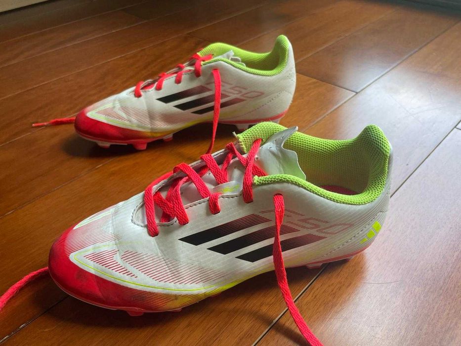 Vand ghete de fotbal Adidas F50, marimea 37 1/3