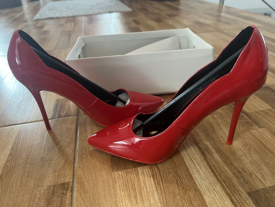 Pantofi de ocazie noi!