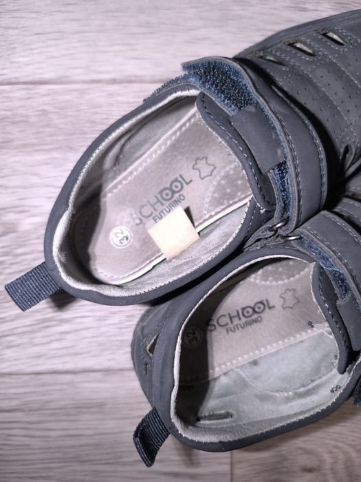 Продам школьные ботинки