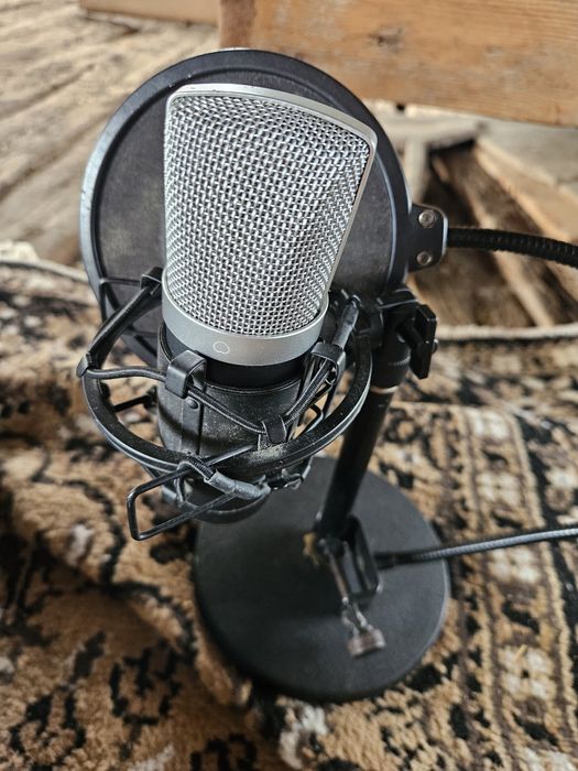 Microfon Trust Studio