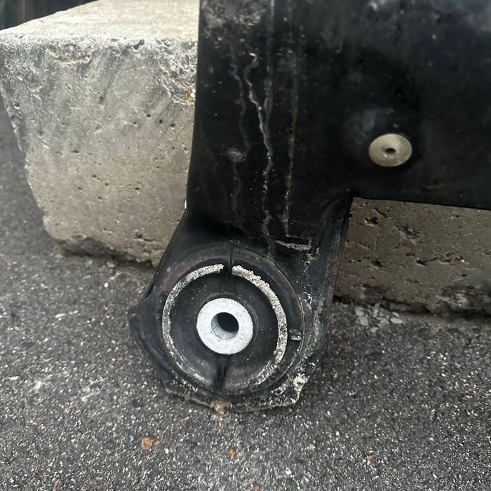 Передная балка Toyota wimdon 20