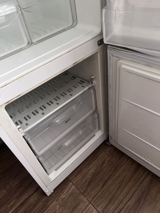 Холодильник Indesit