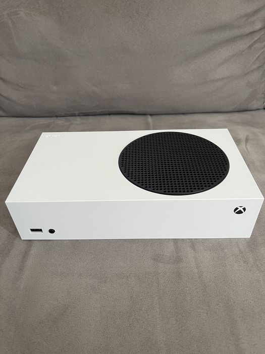 Xbox Series S 512GB + 2 controllere – folosit foarte puțin, stare excelentă