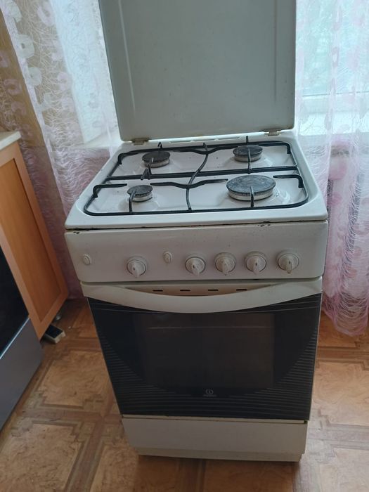 Продам газовую плиту