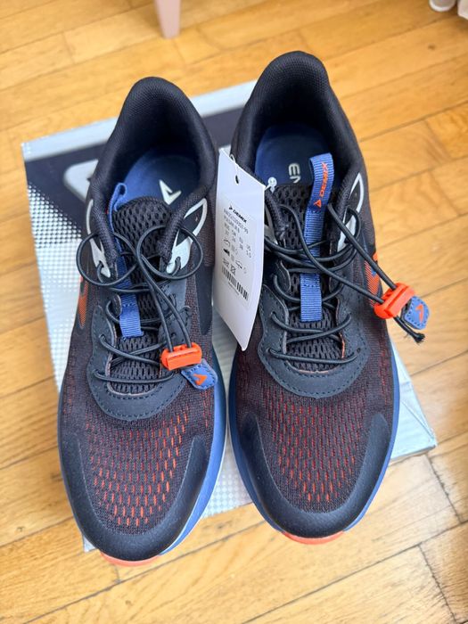 Кроссовки новые demix