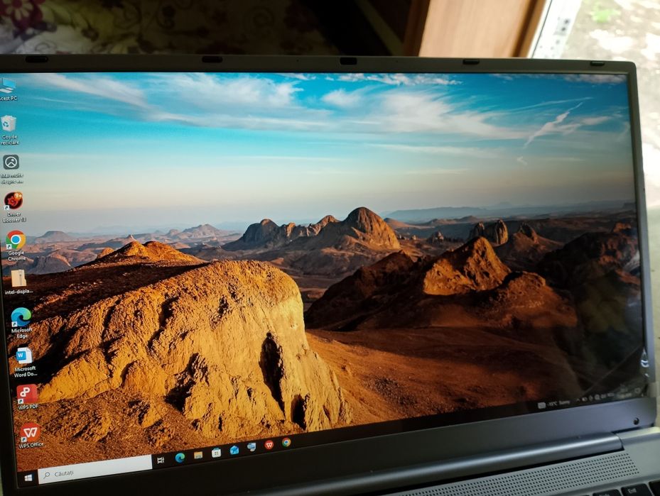 Vând laptop PEAQ