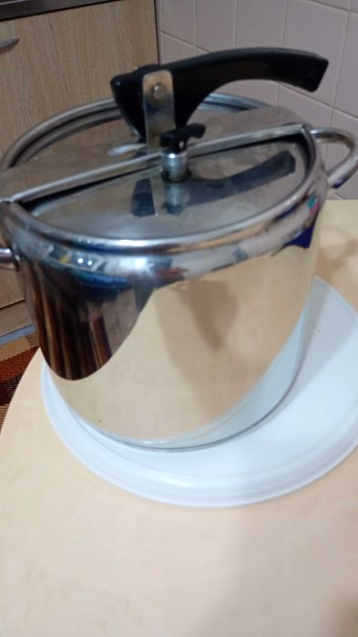 Тенджера под налягане "Солинген"