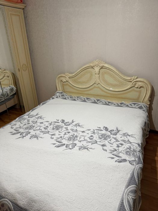 Продам спальный гарнитур