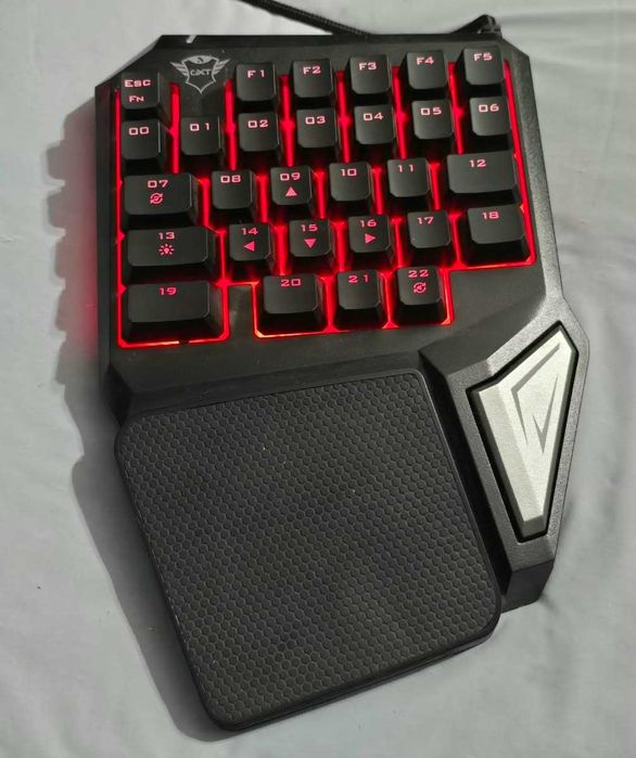 Tastatura Gaming Trust GXT 888 Assa Mecanica One-Handed Keypad RGB Iluminata USB