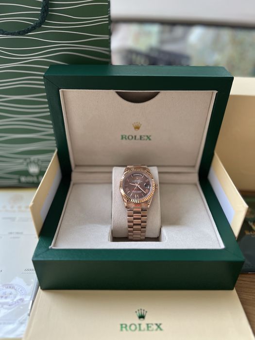 Rolex Day-Date Rose Gold 36 mm - дамски модел.