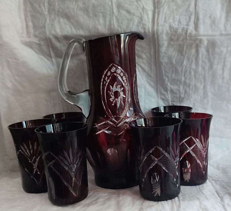 Старинен кристален сервиз за вино