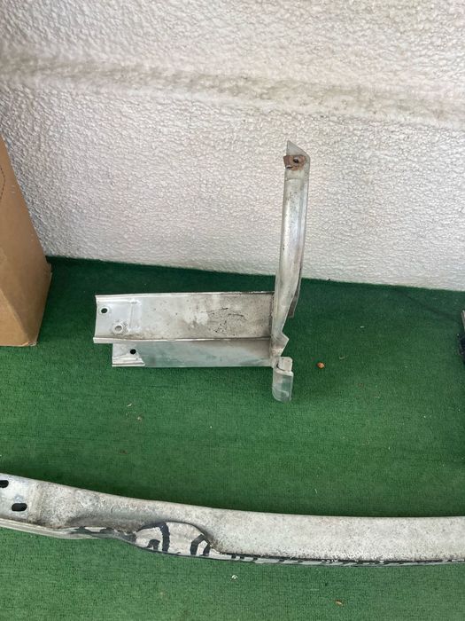 Audi  C7-Grilă centrală plus armătura bară față