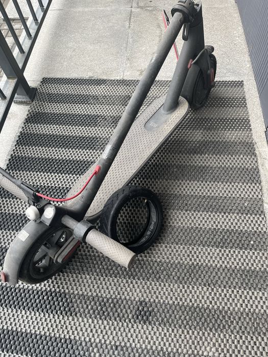 Поодам электросамокат xiomi