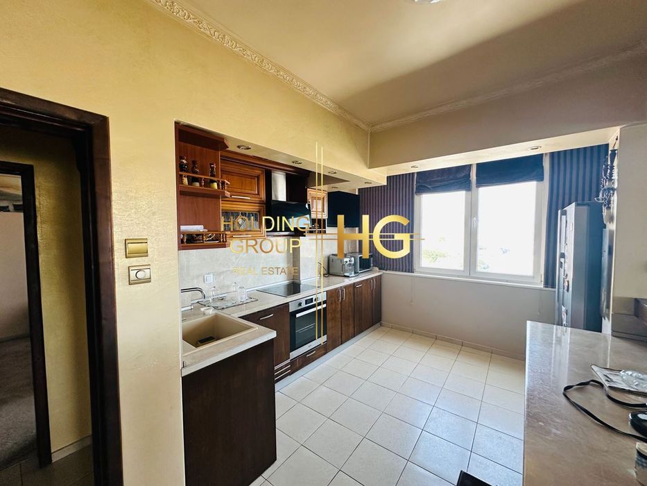 Продава се Четиристаен апартамент в Варна, Център - 100 кв.м за 2250 €/кв.м - Снимка #3