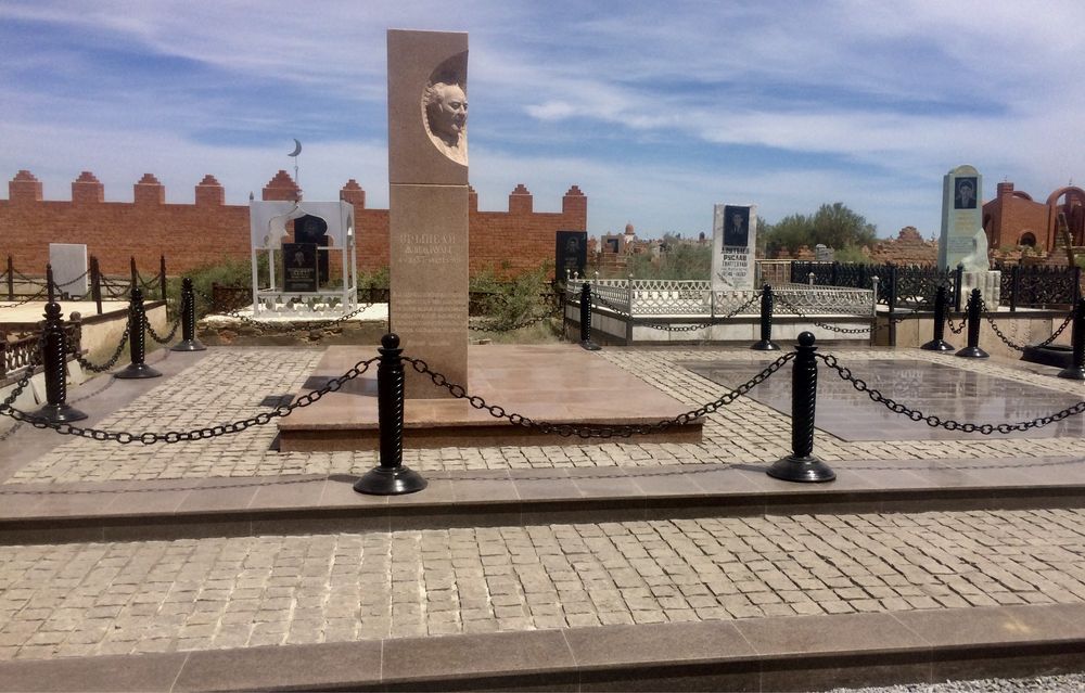 Памятники в Шымкенте