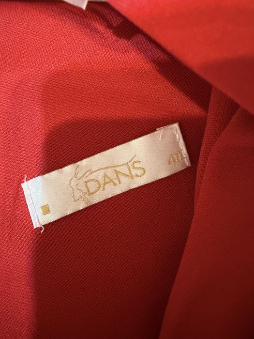 Красное красивое платье