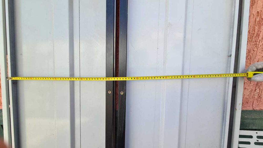 Дверь лифта с платой