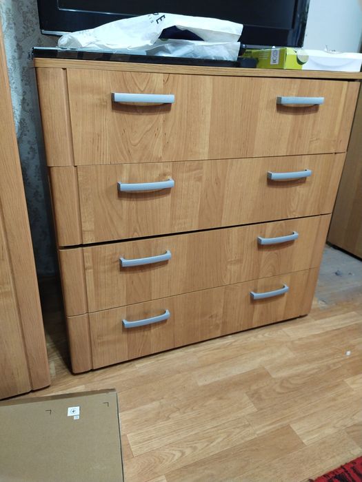 Продам угловой шкаф, пенал, комод