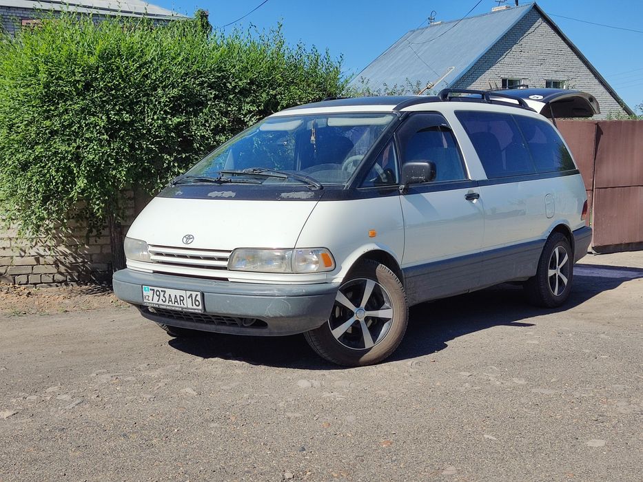 Продаю Тойота превия 1995год