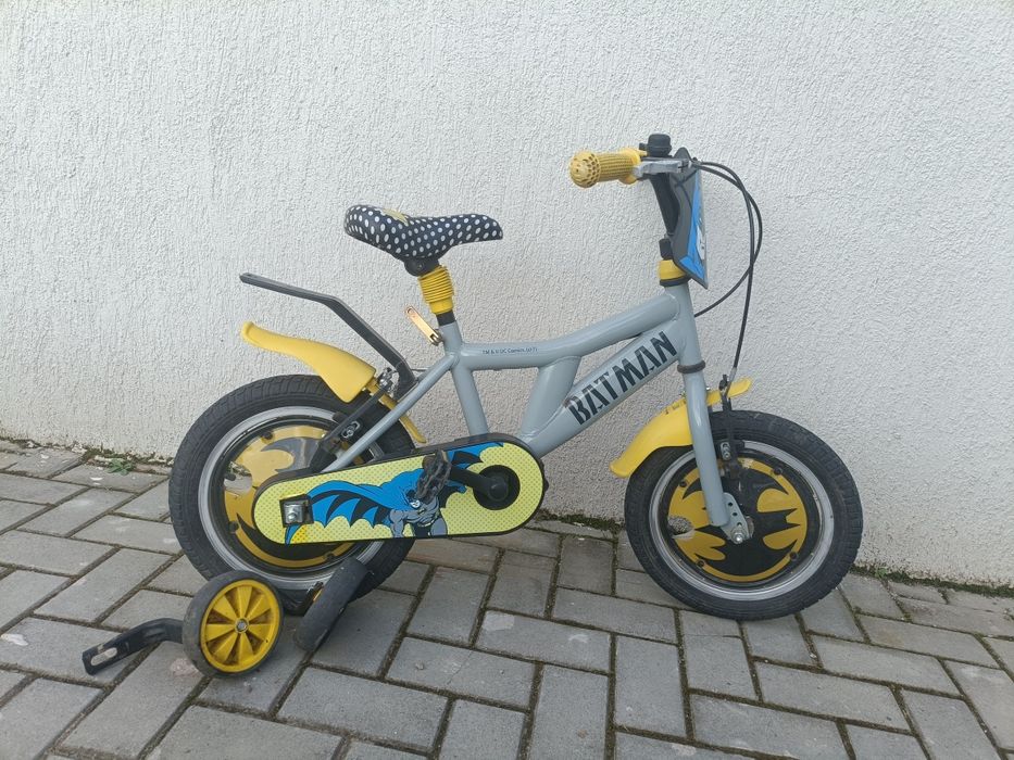Vând bicicletă de băiat cu BATMAN