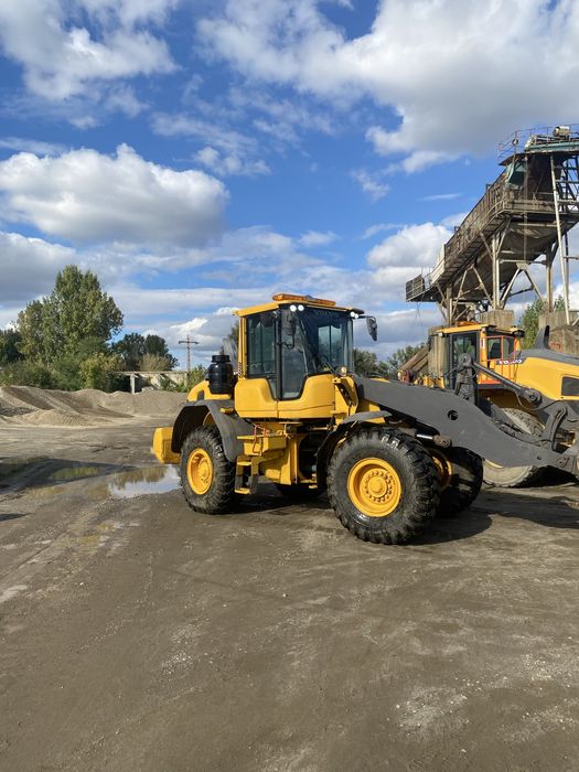 Vand sau inchiriez Incarcator frontal VOLVO L 70 H