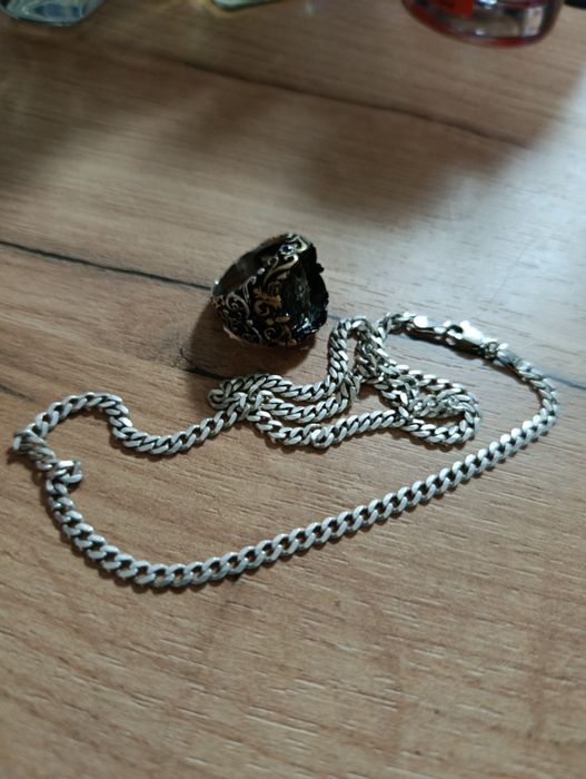 Kumush uzuk bilan tros