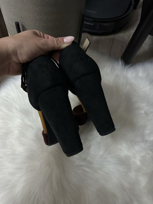 Pantofi cu toc gros din piele naturala