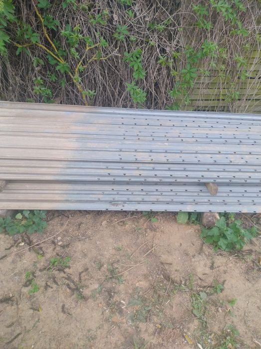 Vând stâlpi zincați / șpalieri metalici pentru viță de vie, gard sau livadă