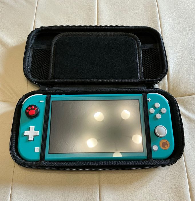 Nintendo Switch Lite + БГ гаранция + подаръци
