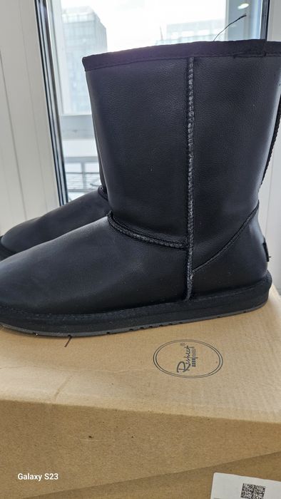 Продам угги ( натуралка)  Новые