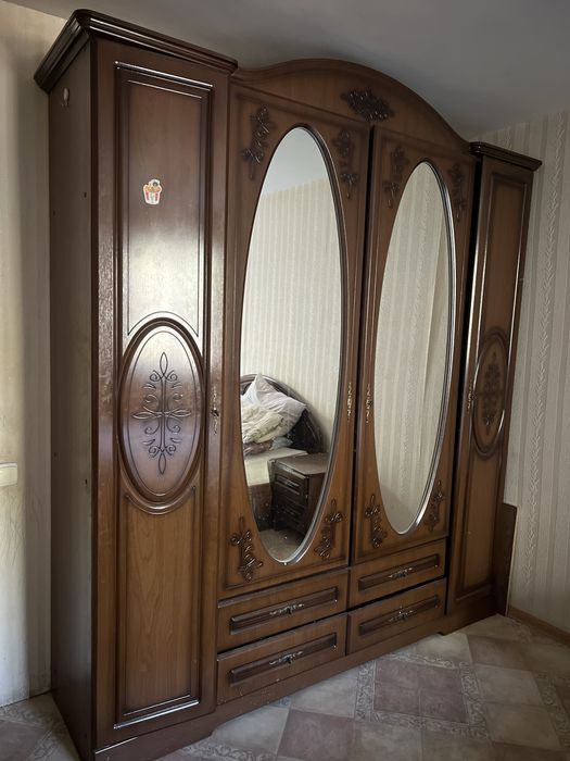 Продам спальный гарнитур