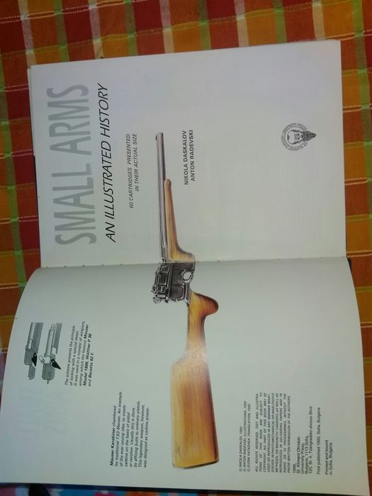 Продавам антикварна книга на Анлийски език