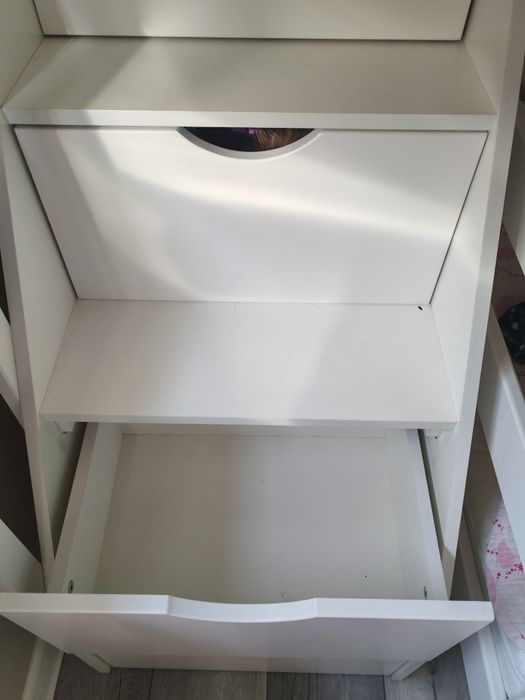 Двухъярусная кровать, с лестницей полочками