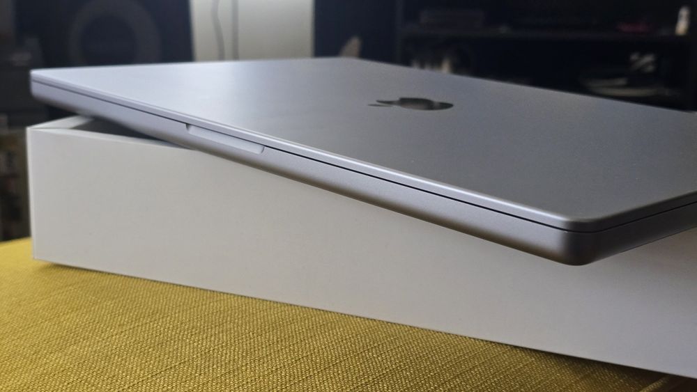 Macbook Pro 16" A2485 M1 Pro 32GB RAM 512gb SSD