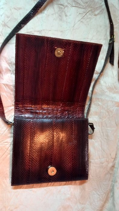 Атрактивни чанти и обувки от естествена крокодилска и змийска кожа