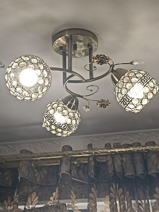 Продаются люстры