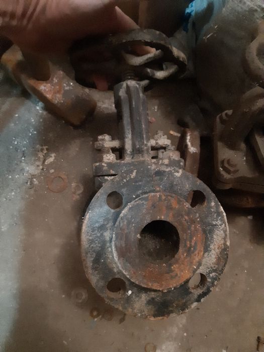 Два броя кранове 1 цол