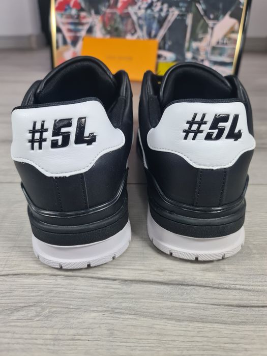 Sneakers-Loius-Vuitton-Transport-Gratuit-Breloc-LV+Parfum-Cadou-Noi