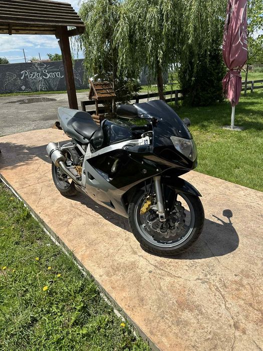 Vând sau schimb cu auto suzuki gsxr600