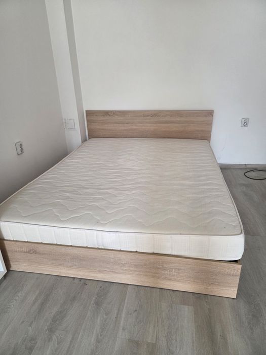 Спалня с латексов матрак