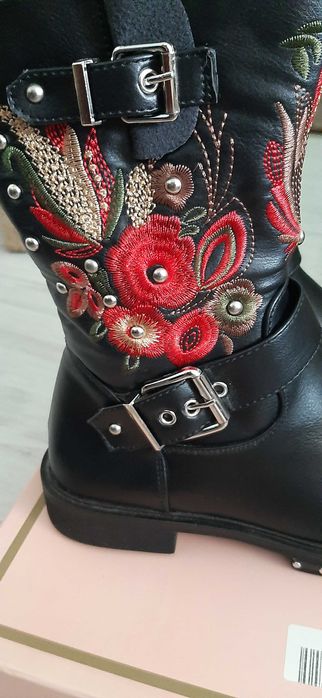 Ghetuțe negre cu broderie, mărimea 37