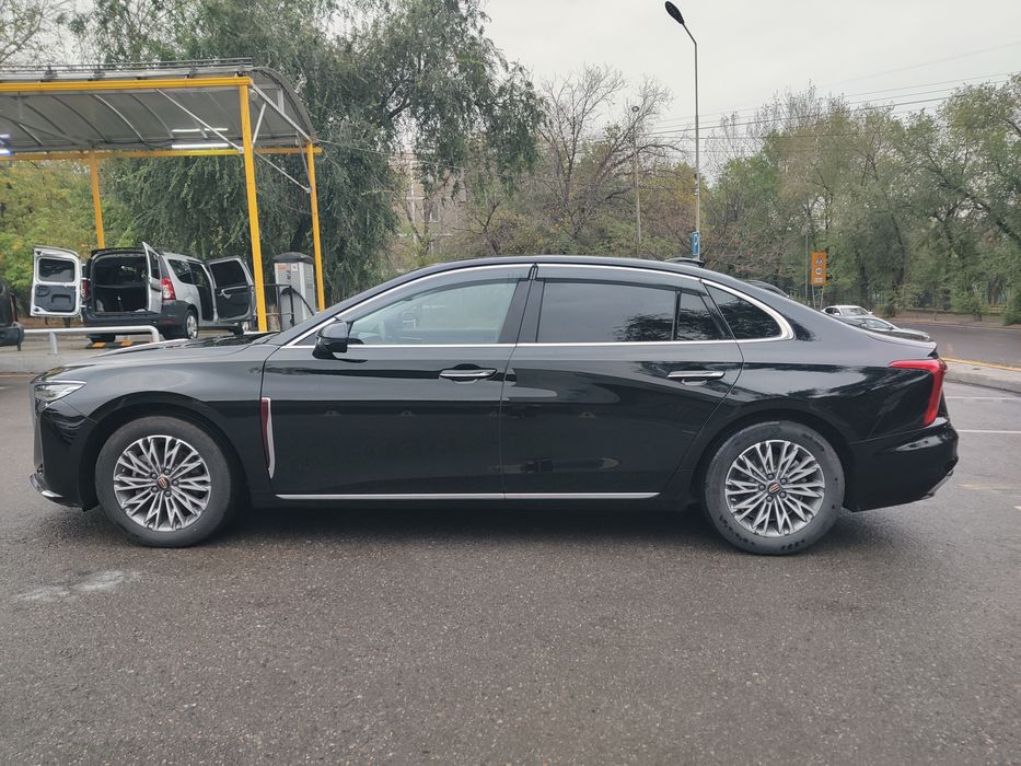 Honqi h5 отличное состояние